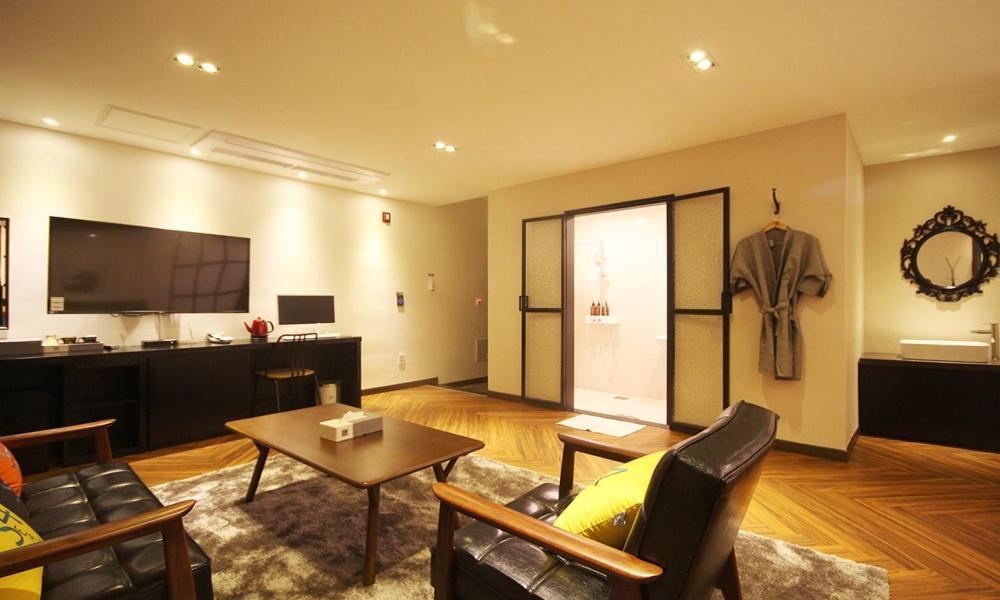 Iksan 4 Seasons Hotel Bagian luar foto