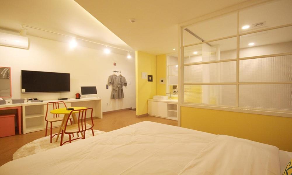 Iksan 4 Seasons Hotel Bagian luar foto