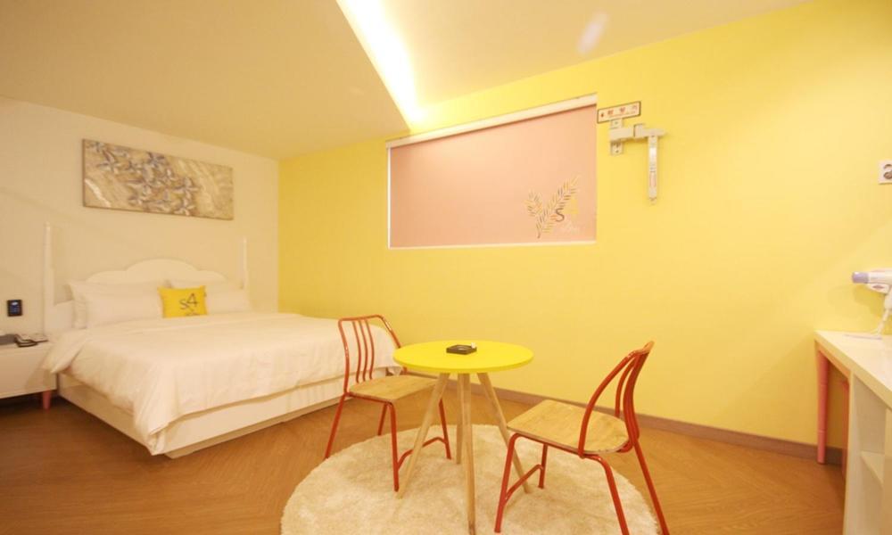 Iksan 4 Seasons Hotel Bagian luar foto
