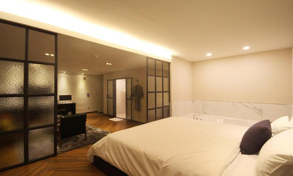 Iksan 4 Seasons Hotel Bagian luar foto