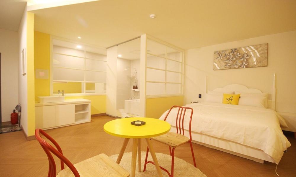 Iksan 4 Seasons Hotel Bagian luar foto